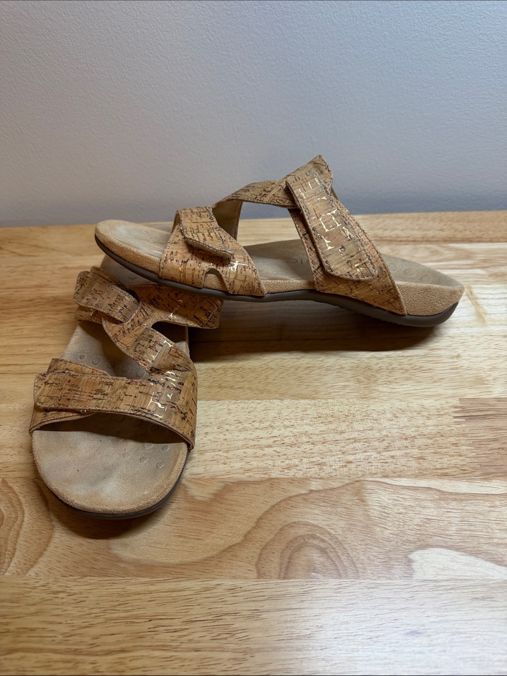 Vionic Women's Cork-Style Strappy Slide Sandals in Tan and Gold